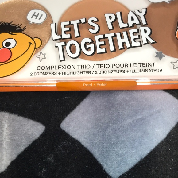 ✨🆕Wet N Wild X Sesame Street Collection “Best Buddies” Bronzer/Highlighter Trio - Picture 3 of 8